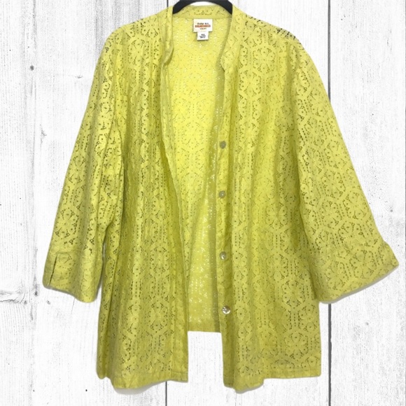 Ruby Rd Favorites Bold Lace Button V Neck Blouse - Picture 2 of 8